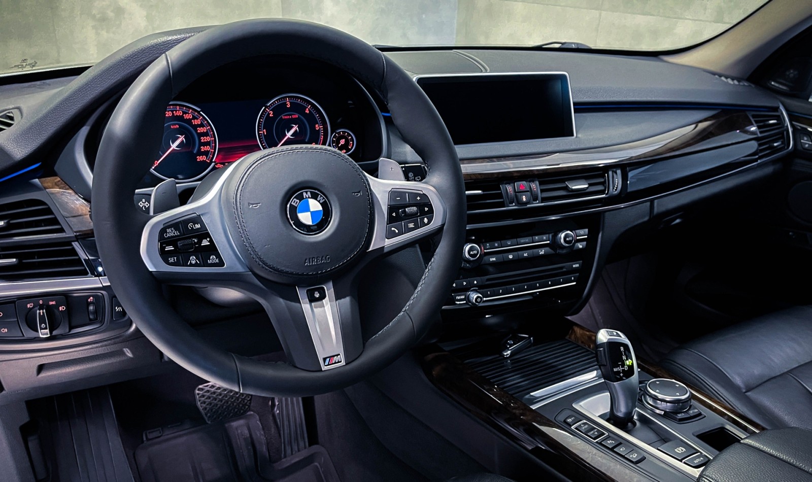 BMW Gxx Steering Wheel to Fxx Retrofit Adapter - CarSystems